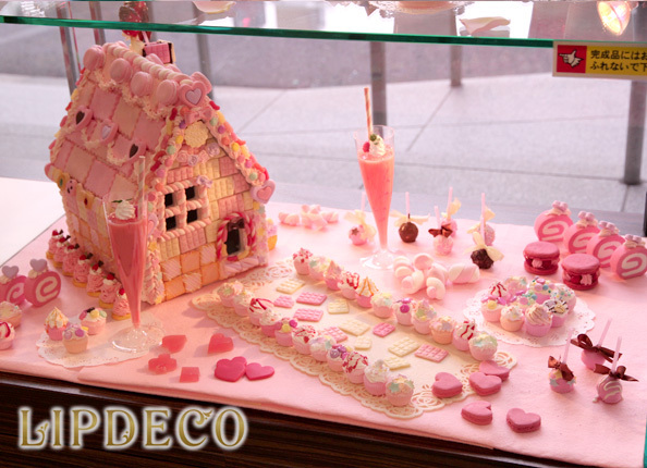 展示・お菓子の家とそこへ続く道